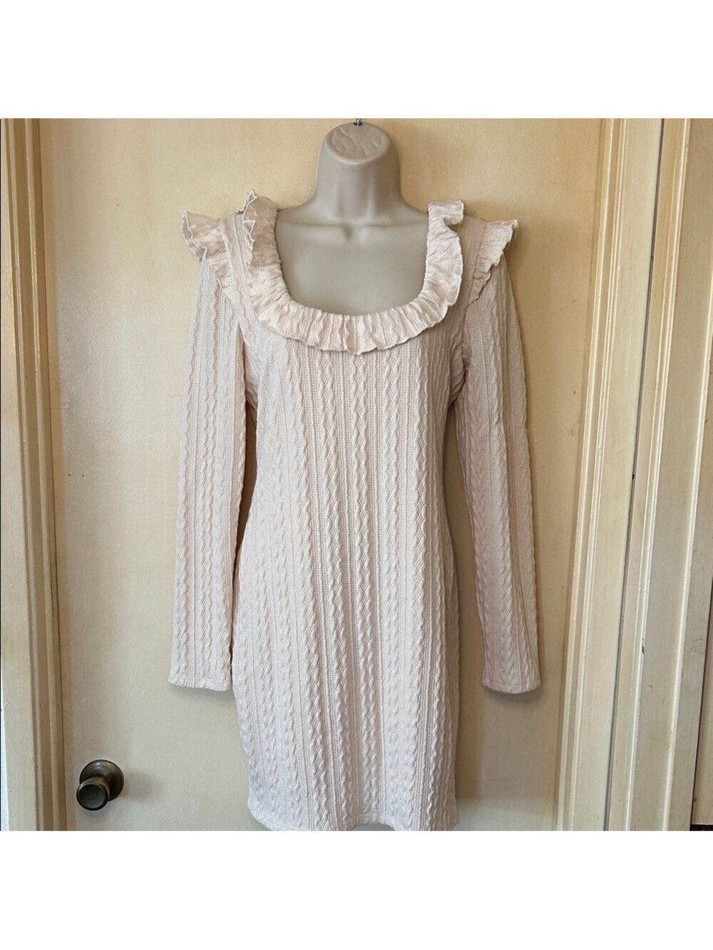 19 Cooper Cream Long Sleeve Cable Knit Sweater Dress size M